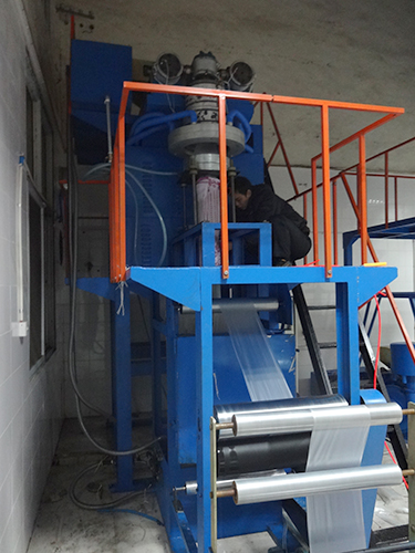 Plastic film blowing machine